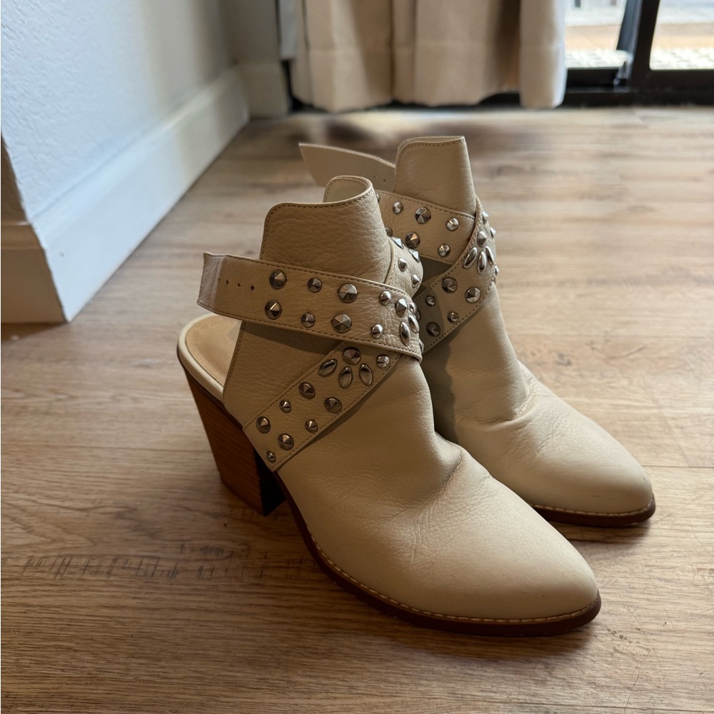 Chinese Laundry Cream Heeled Boots